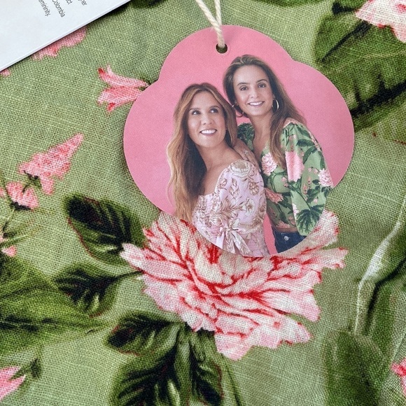 Women's Large Peony Print Tie
Wrap Top
- Agua Benita x Target Dark Olive - Picture 7 of 7